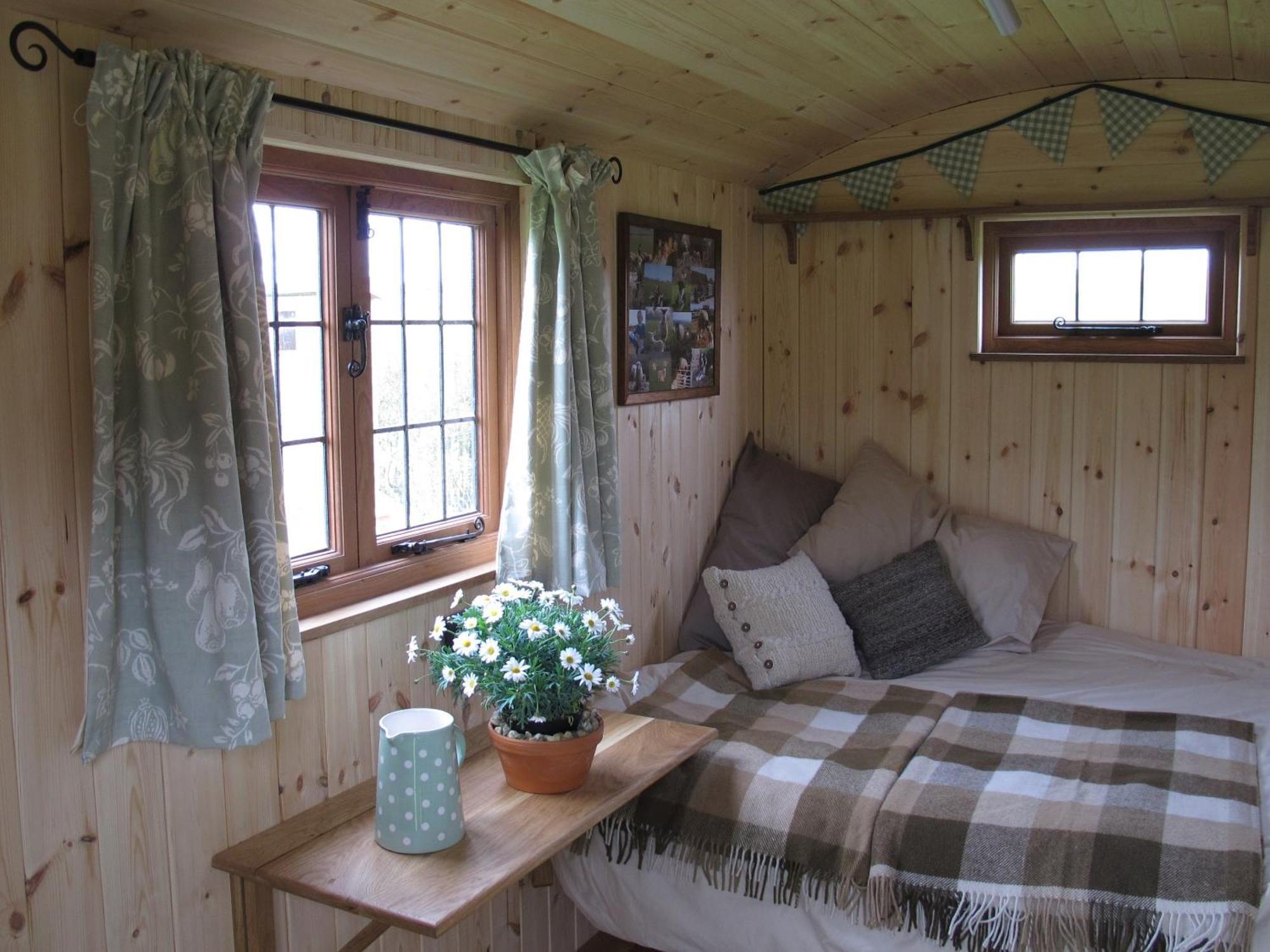 Marshwood Farm B&B And Shepherds Hut Dinton  Zewnętrze zdjęcie